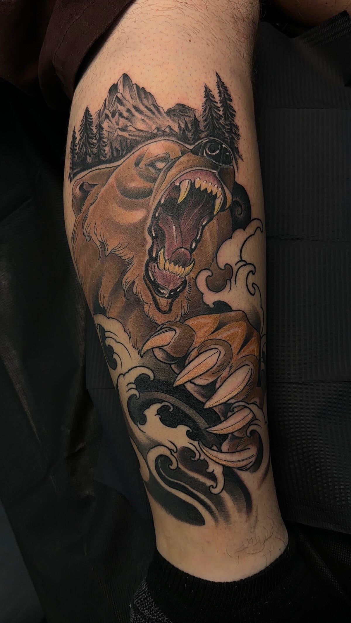 Large scale bear leg piece by Stefan Klüver